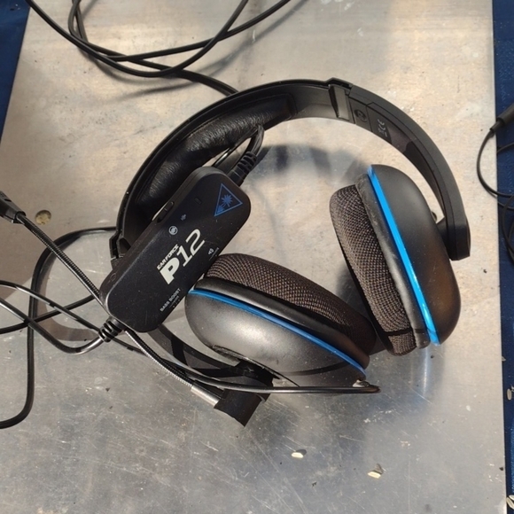 Turtle Beach P12 Gaming Headset - Black and Blue nwot - Picture 1 of 2